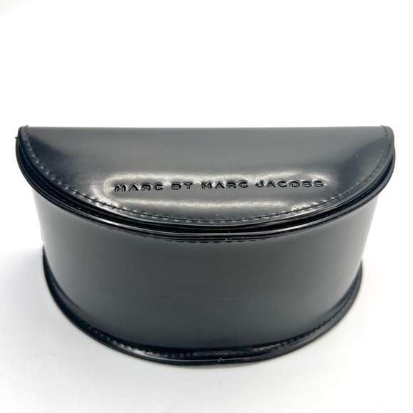 Marc by Marc Jacobs Eyeglasses / Sunglasses Case in Black main image 7